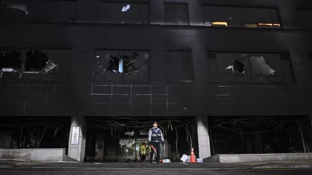 Fachada del edificio comercial incendiado en Seongnam, Corea del Sur. Foto: AFP