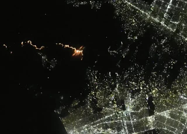Imagen del incendio en Palisades, Los Ángeles, tomada desde el espacio