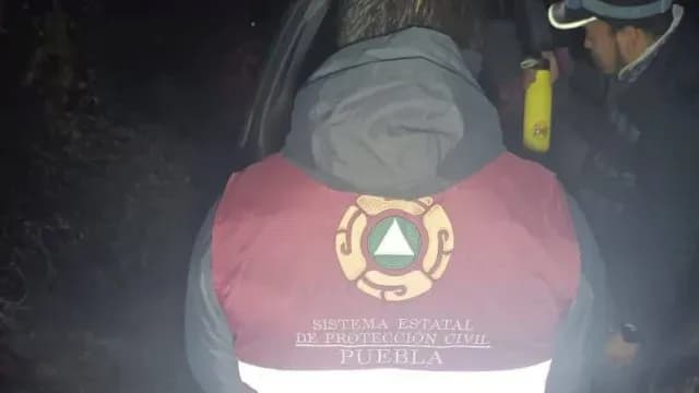 Protección Civil del Estado de Puebla realiza la búsqueda de dos alpinistas perdidos. Foto: PC Estatal