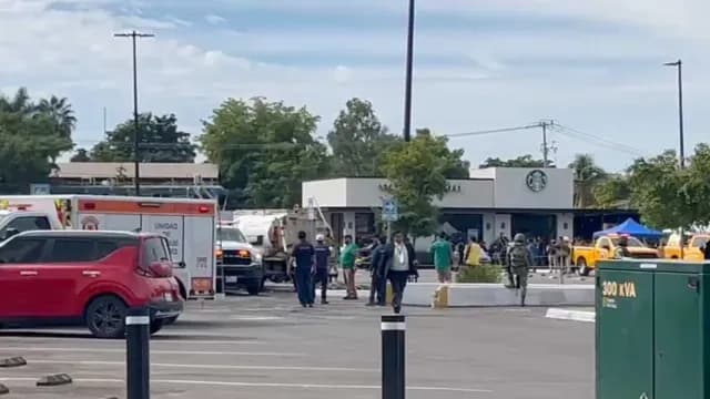 Cuerpos de emergencia atienden incendio en Culiacán