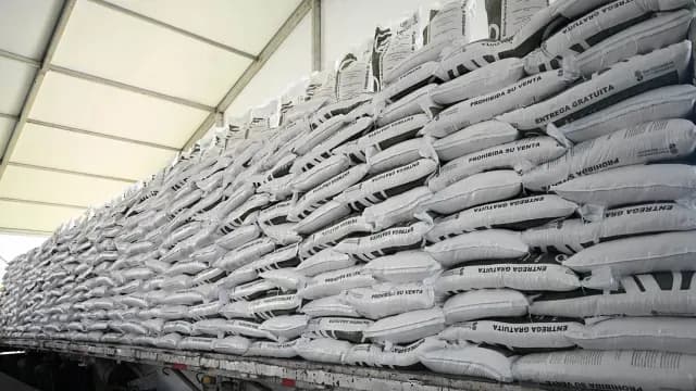 Este 2025 se entregarán en todo el país, un millón de toneladas de fertilizantes. Foto: Presidencia de la República