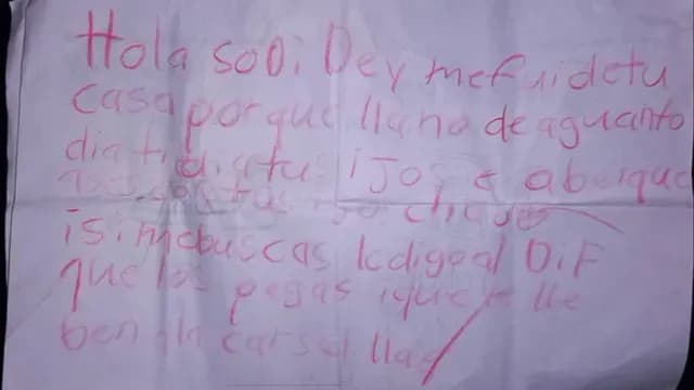 El menor escribió en un trozo de papel una advertencia para su mamá. Foto: Genaro Zepeda | N+