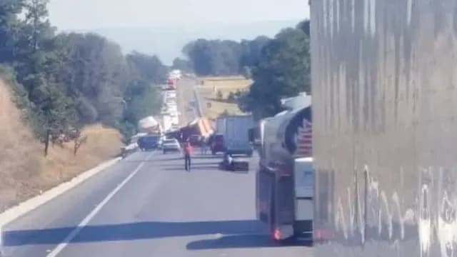 Tráfico parado por accidente en la autopista Amozoc-Puebla. Foto: Redes Sociales