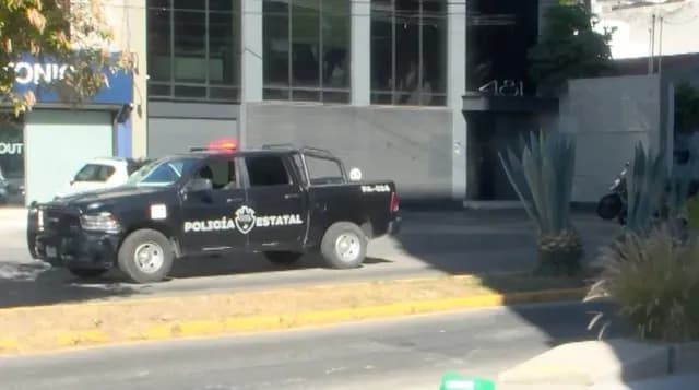 Intentan robar vehículo de alta gama en la colonia Monraz