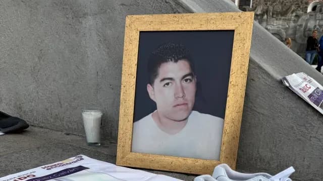 Integrantes de colectivos de búsqueda en Irapuato, Guanajuato, se unieron este sábado al Luto Nacional por Teuchitlán.