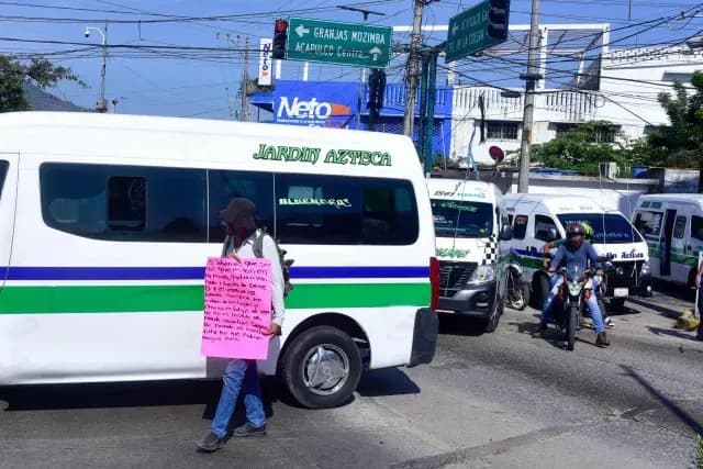 Transportistas de Acapulco realizaron bloqueo para denunciar violencia