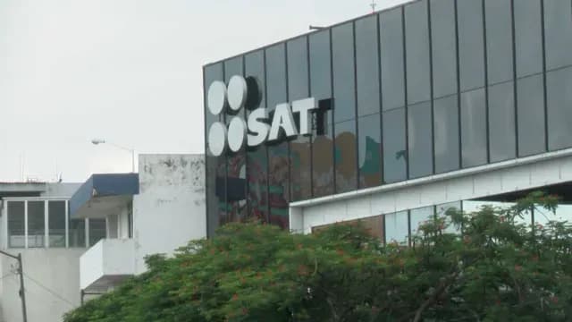 Contribuyentes realizan su pago anual de impuestos