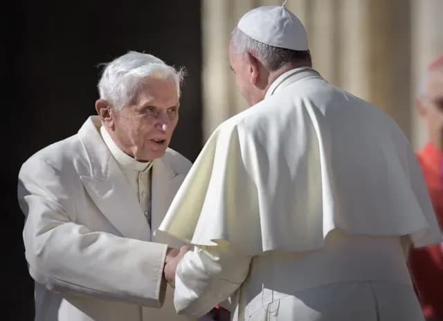 Francisco y Benedicto juntos en el Vaticano
