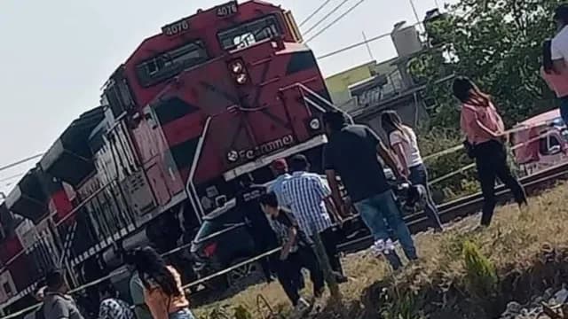 Tren embiste a automóvil en Tlaxcala. Foto: X @ciudadano_pue