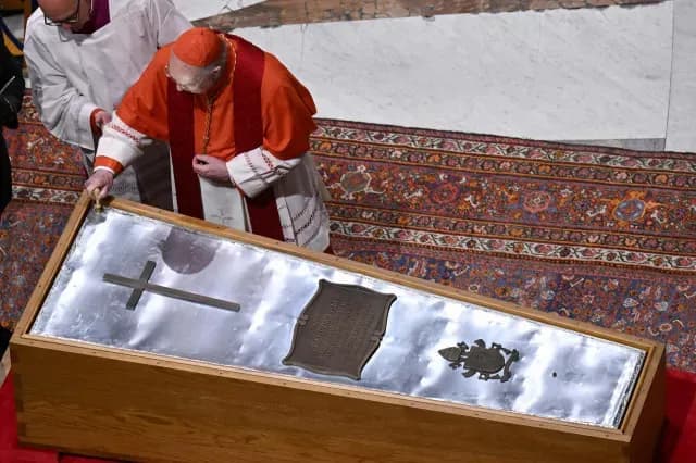 Féretro sellado del papa Francisco