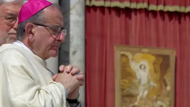 Asistentes con evangelio