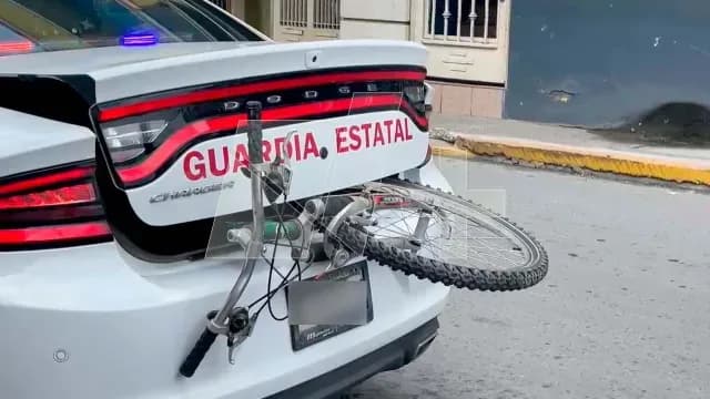 El hombre fue trasladado a las instalaciones de barandilla para continuar con las investigaciones.