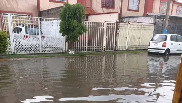 Lluvias provocan inundaciones y afectaciones en Edomex