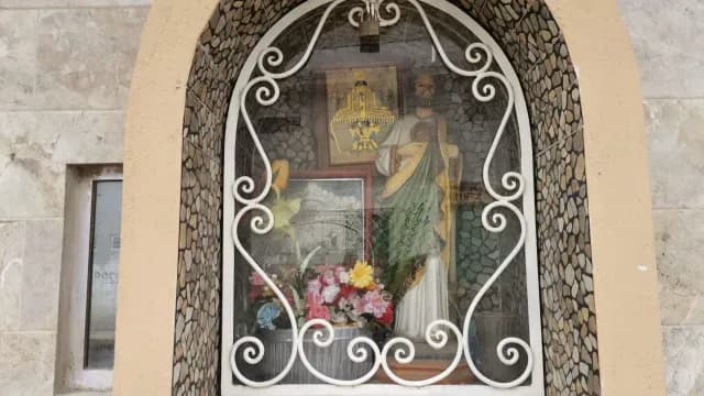 Mujer se persignó en este altar por última vez antes de morir atropellada. Foto: N+