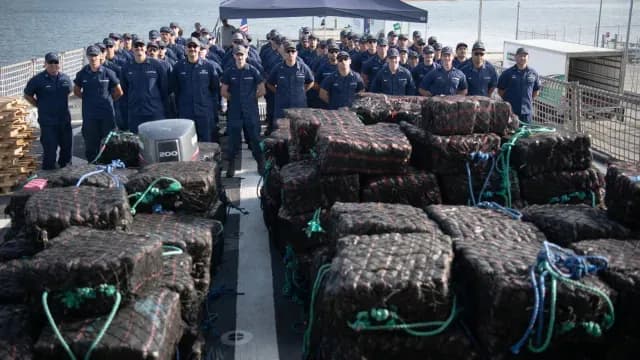 La Guardia Costera de Estados Unidos llevó la droga incautada hasta Florida. Foto: @USCG