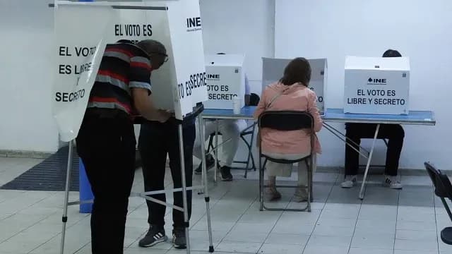 Votaciones en una casilla especial ubicada en la alcaldía Miguel Hidalgo, CDMX. Foto: Cuartoscuro