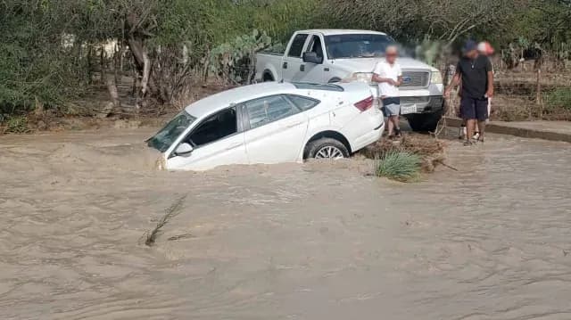 Conductor fue Arrastrado por la Corriente en Canal Pluvial en Tamaulipas
