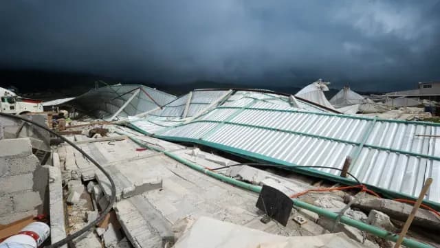 Una estructura con lámina colapsó por la fuerza del viento. Foto: Gobierno Chignahuapan