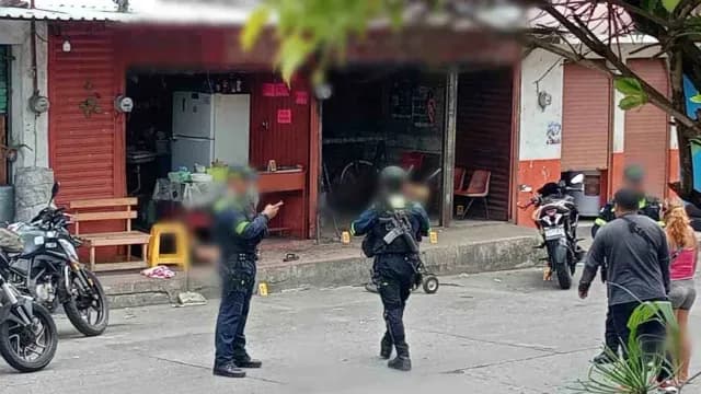 Aún se desconoce el motivo del ataque contra un hombre y dos mujeres en un local de comida de Córdoba. Foto: X | @virales_mex