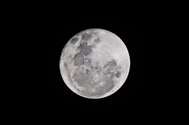 Esta foto de la Luna no la tomarás con tu celular.