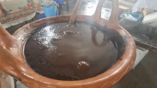 El mole poblano caliente se sirve tradicionalmente acompañado de arroz. Foto: Miguel Sánchez | N+