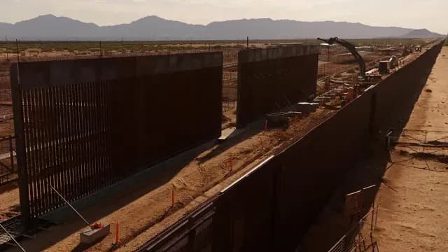 Así se ve ahora la frontera entre Estados Unidos y México, desde Ciudad Juárez. Foto: Reuters