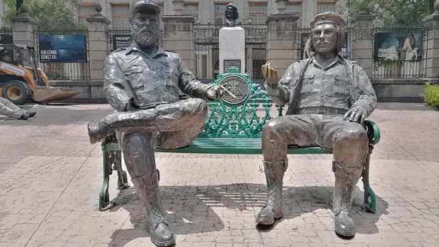 'Monumento Encuentro' es el nombre de la obra que une a Fidel Castro con el Che Guevara. Foto: Alcaldía Cuauhtémoc