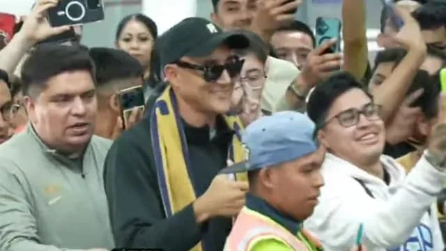 La llegada de Keylor Navas al aeropuerto de la CDMX causó mucho revuelo. Foto: TUDN