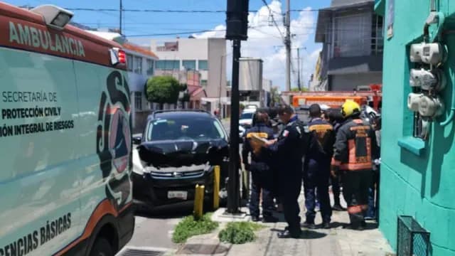 Choque entre camionetas en la 27 Poniente de Puebla. Foto: Reporte ciudadano
