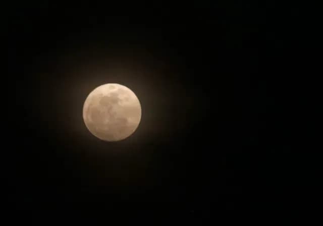 Luna llena sobre Cuernavaca en mayo del 2025