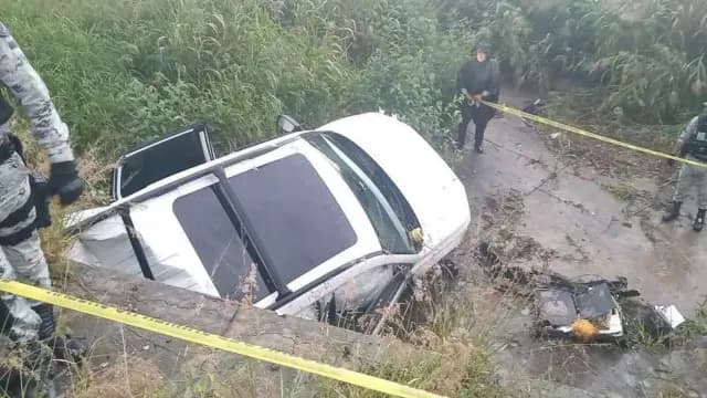 Viajaban en una camioneta blanca cuando ocurrió el accidente. Foto: DIEZ TV MI TIERRA BENDITA