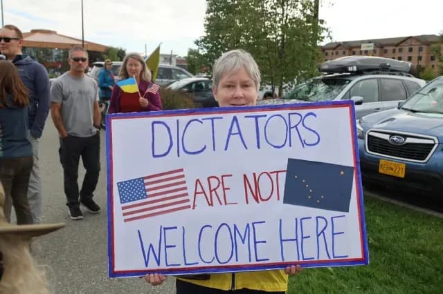 Manifestantes pro Ucrania se congregan en Anchorage por reunión de Putin y Trump