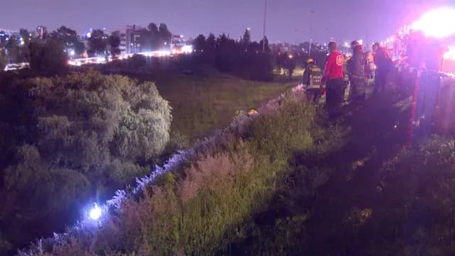 Automóvil cae a fondo de barranca en Periférico de Puebla. Foto: Juan Carlos Barreda | N+