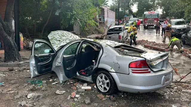 Lluvia y Granizo Desbordan Arroyo y Provocan Inundaciones en Saltillo