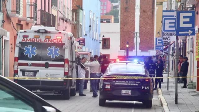 Paramédicos atienden a empresario joyero baleado en Puebla. Foto: Genaro Zepeda | N+