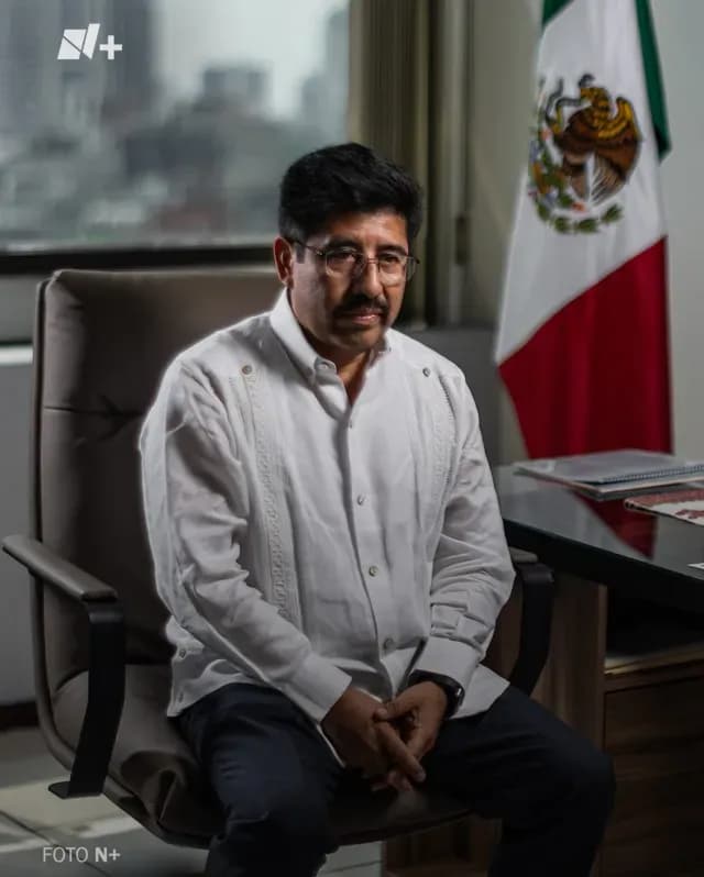 Hugo Aguilar en su oficina temporal en la CDMX