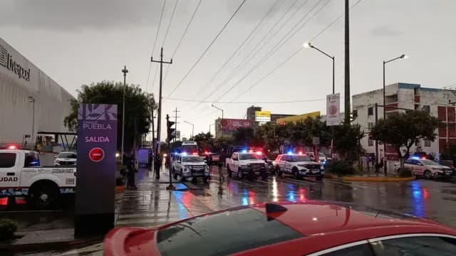 Operativo de seguridad para retener a normalistas que causaron daños en Puebla. Foto: Héctor Rangel | N+