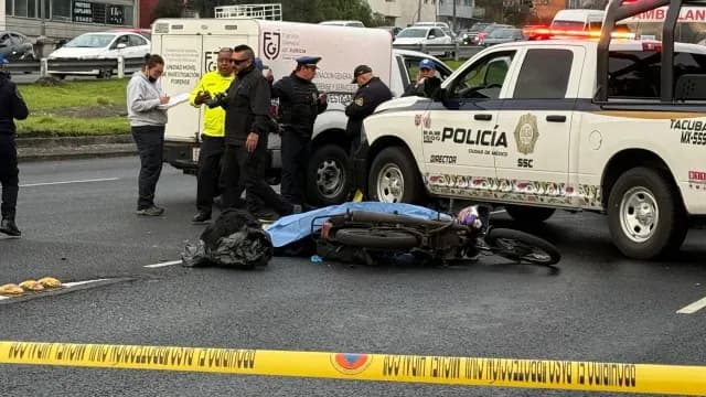 Motocicleta luego del accidente en la colonia Escandón.