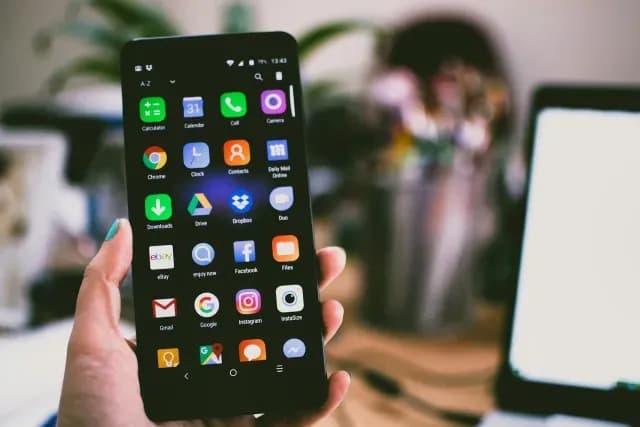 Los teléfonos existen gracias a nuestro conocimiento de la cuántica y la relatividad