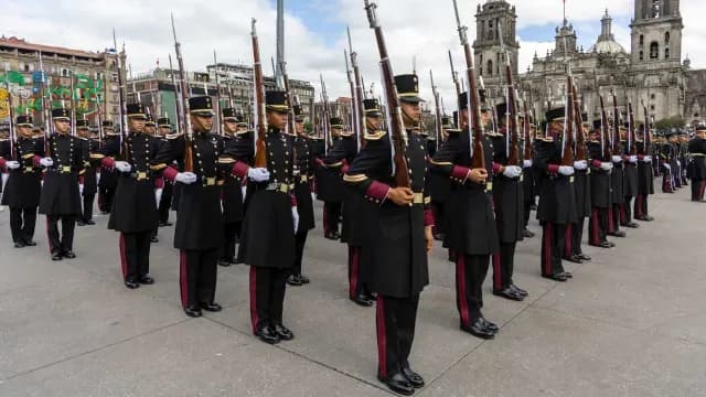 Contingentes en el Desfile Cívico-Militar 2025. Foto: Presidencia de la República