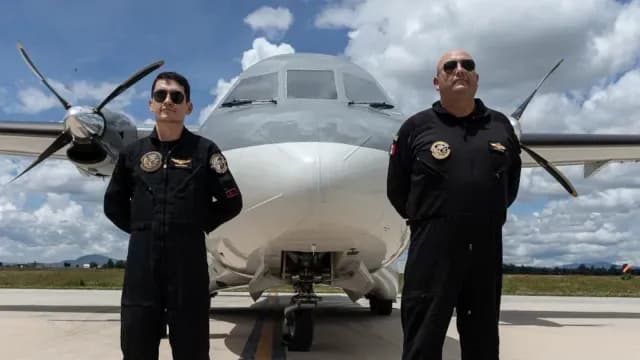 Pilotos del Avión CASA CN-235 de la Guardia Nacional