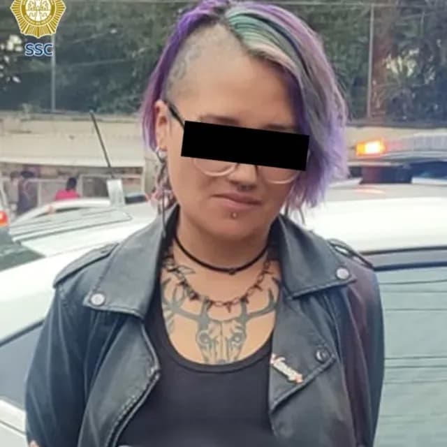 Lady Patadas: Mujer Agrede a Policía en la Benito Juárez
