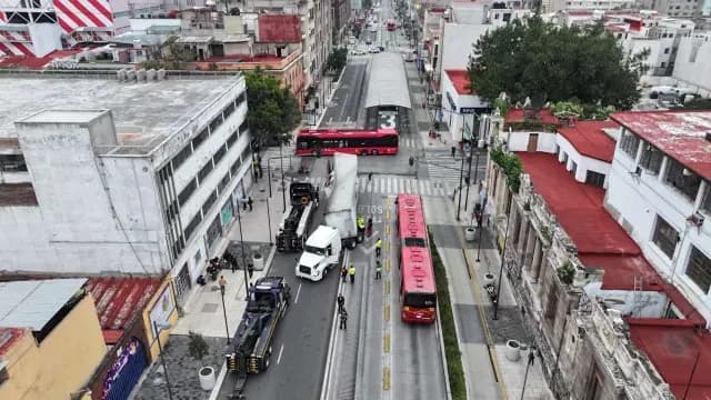Afectación en Balderas por tráiler atorado. Foto: N+
