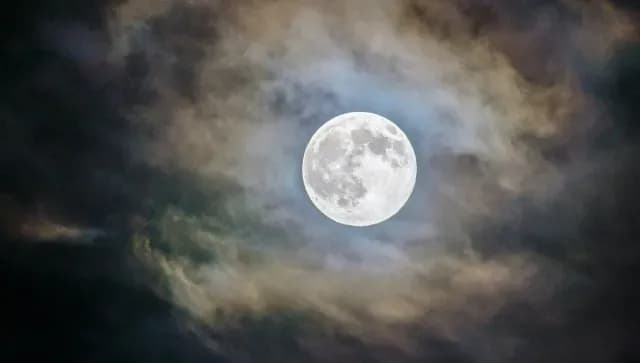 Superluna Octubre 2025: Mejor Hora para Ver la Luna Llena Octubre