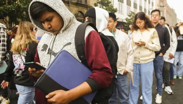Jovenes Escribiendo el Futuro Beca