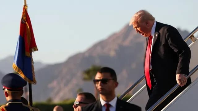 Momento en que Trump llega a Egipto. Foto: Reuters
