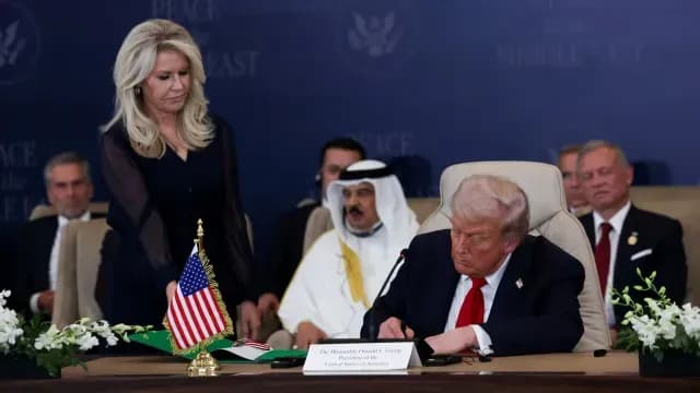 Momento en que Trump Firma Acuerdo de Paz para Gaza. Foto: Reuters