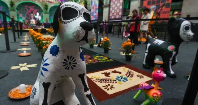 Ofrenda de Día de Muertos para Mascotas 2025