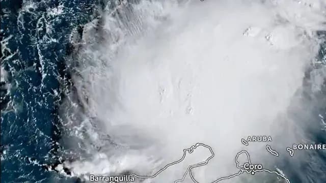 Tormenta Melissa vista desde el espacio. Foto: X @zoom_earth