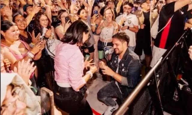 Pareja se comprometió en concierto de Coldplay